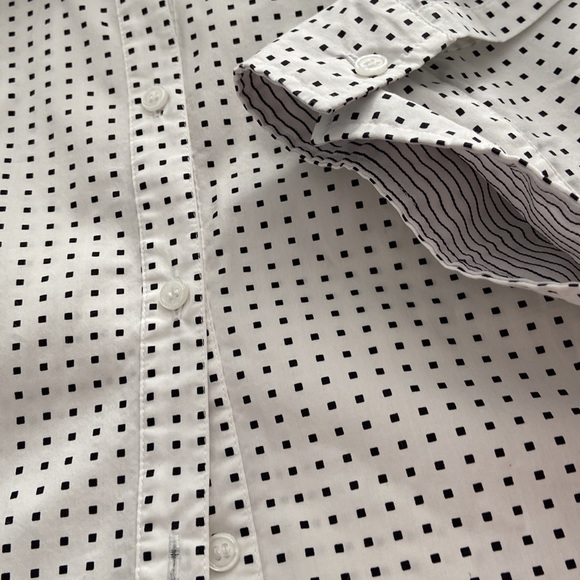 26/28 Avenue Dotted Print Button Up Blouse with 3/4 Sleeve and Shirttail Hem - Picture 16 of 17